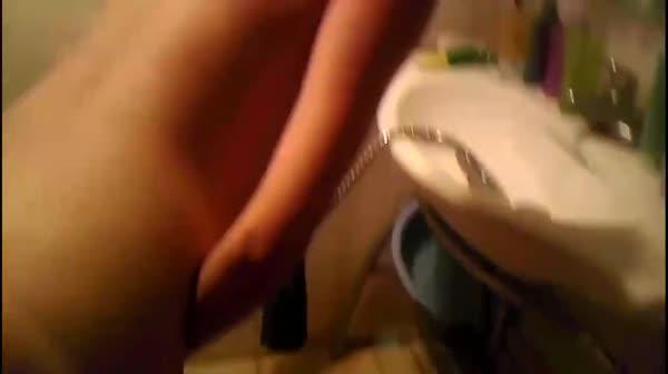 还是那位当初非常火爆的美女空姐洗澡时被猥琐男强拍阴户肥美忍不住把J8吃硬站位激情后入内射呻吟好诱人